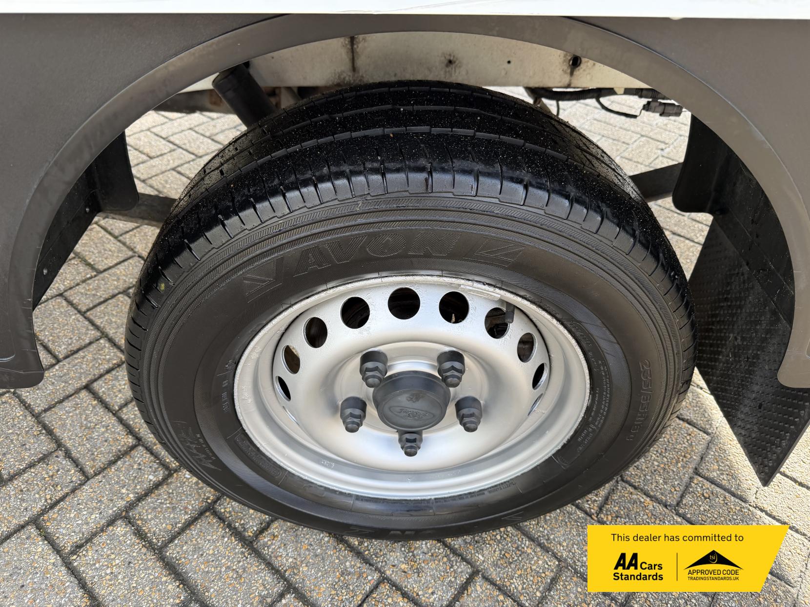 Ford Transit 2.0 350 EcoBlue Leader Luton 3dr Diesel Manual RWD L4 Euro 6 (s/s) (130 ps)