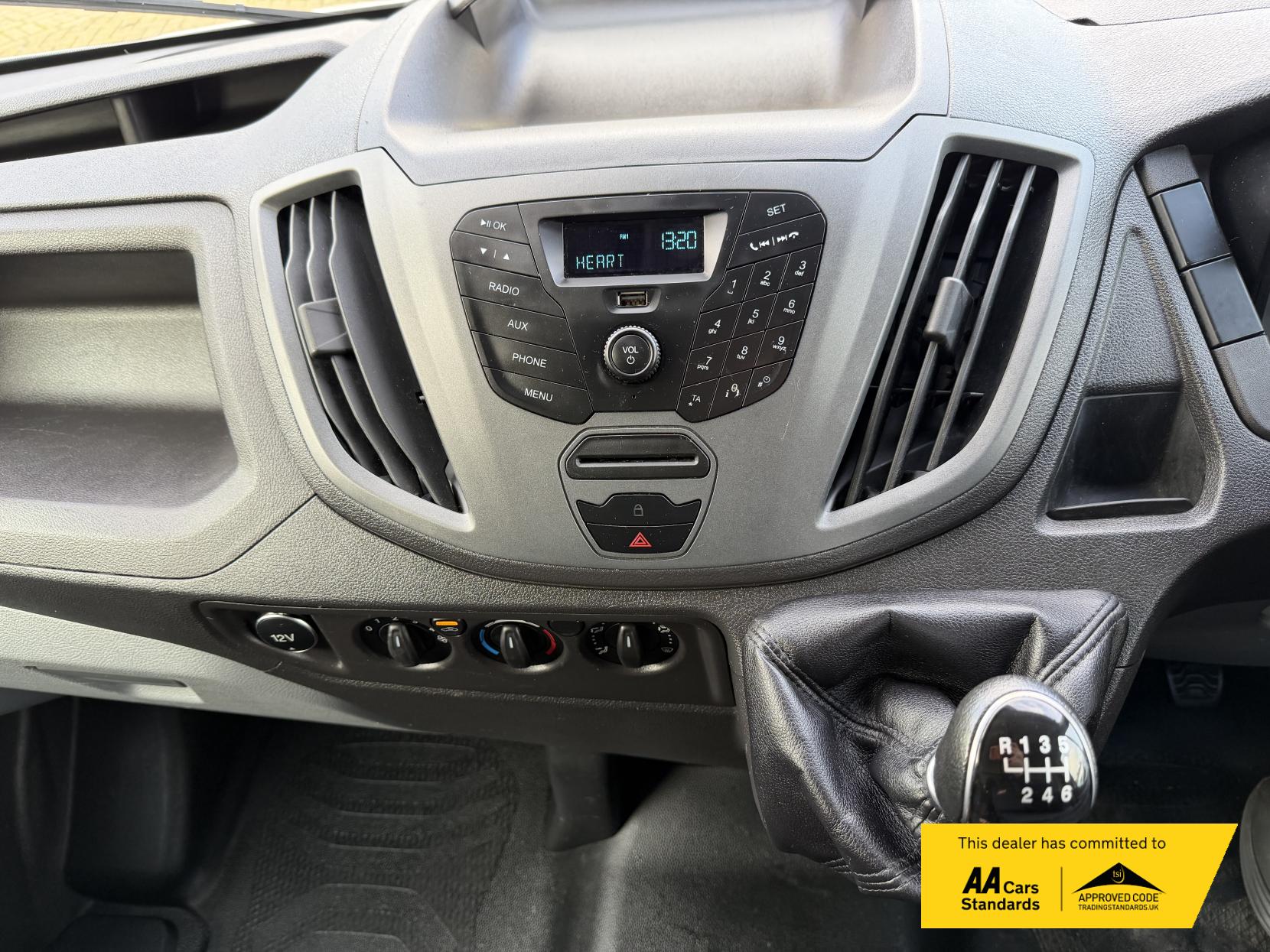 Ford Transit 2.0 350 EcoBlue Leader Luton 3dr Diesel Manual RWD L4 Euro 6 (s/s) (130 ps)