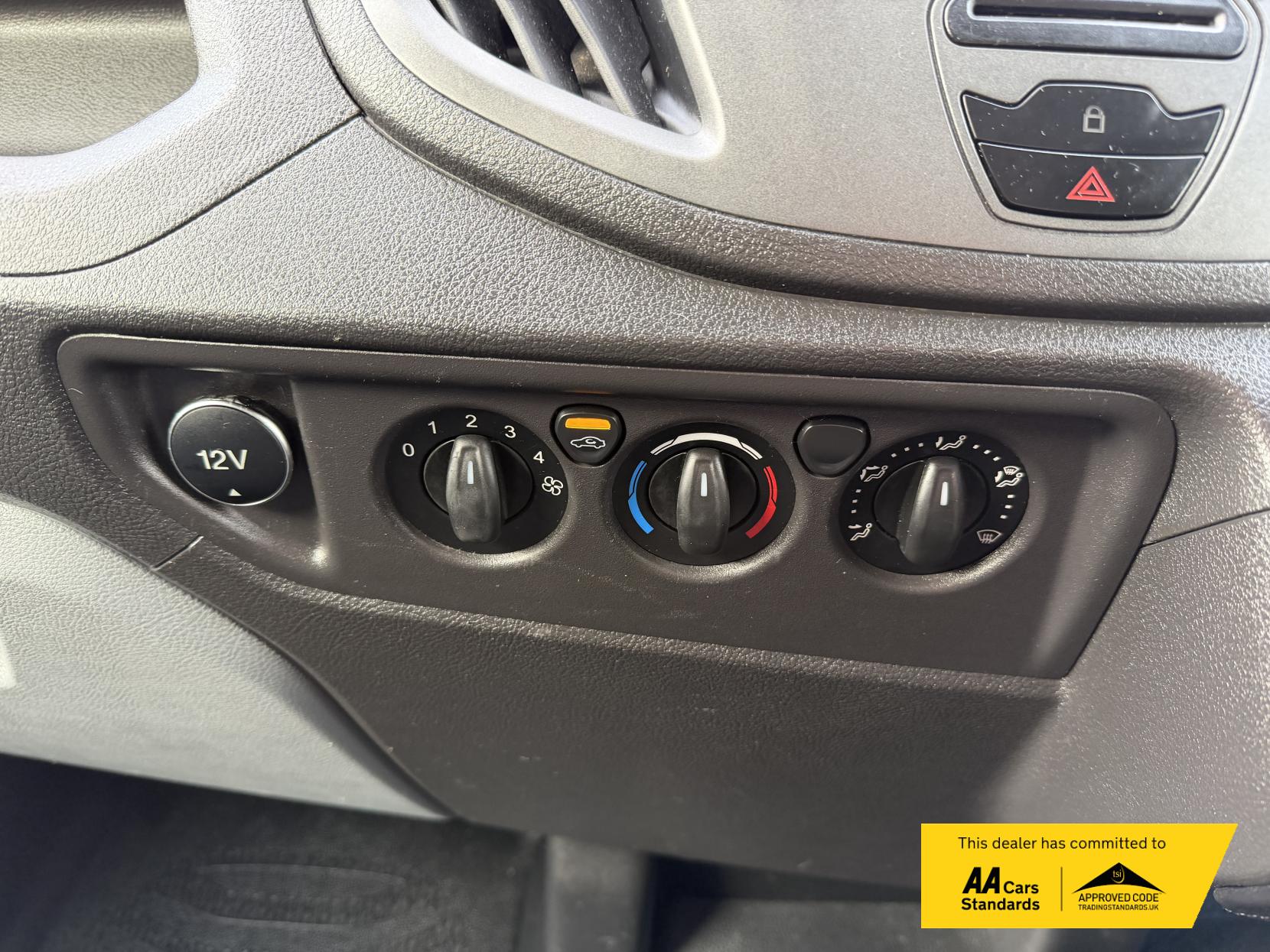 Ford Transit 2.0 350 EcoBlue Leader Luton 3dr Diesel Manual RWD L4 Euro 6 (s/s) (130 ps)