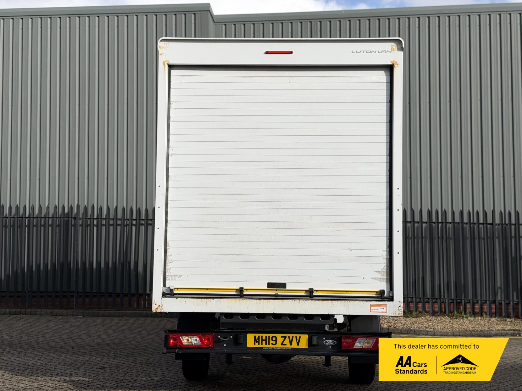 Ford Transit 2.0 350 EcoBlue Leader Luton 3dr Diesel Manual RWD L4 Euro 6 (s/s) (130 ps)