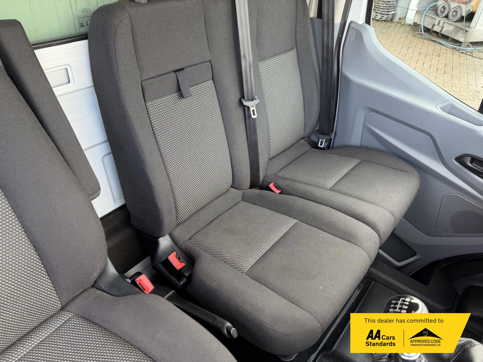 Ford Transit 2.0 350 EcoBlue Leader Luton 3dr Diesel Manual RWD L4 Euro 6 (s/s) (130 ps)