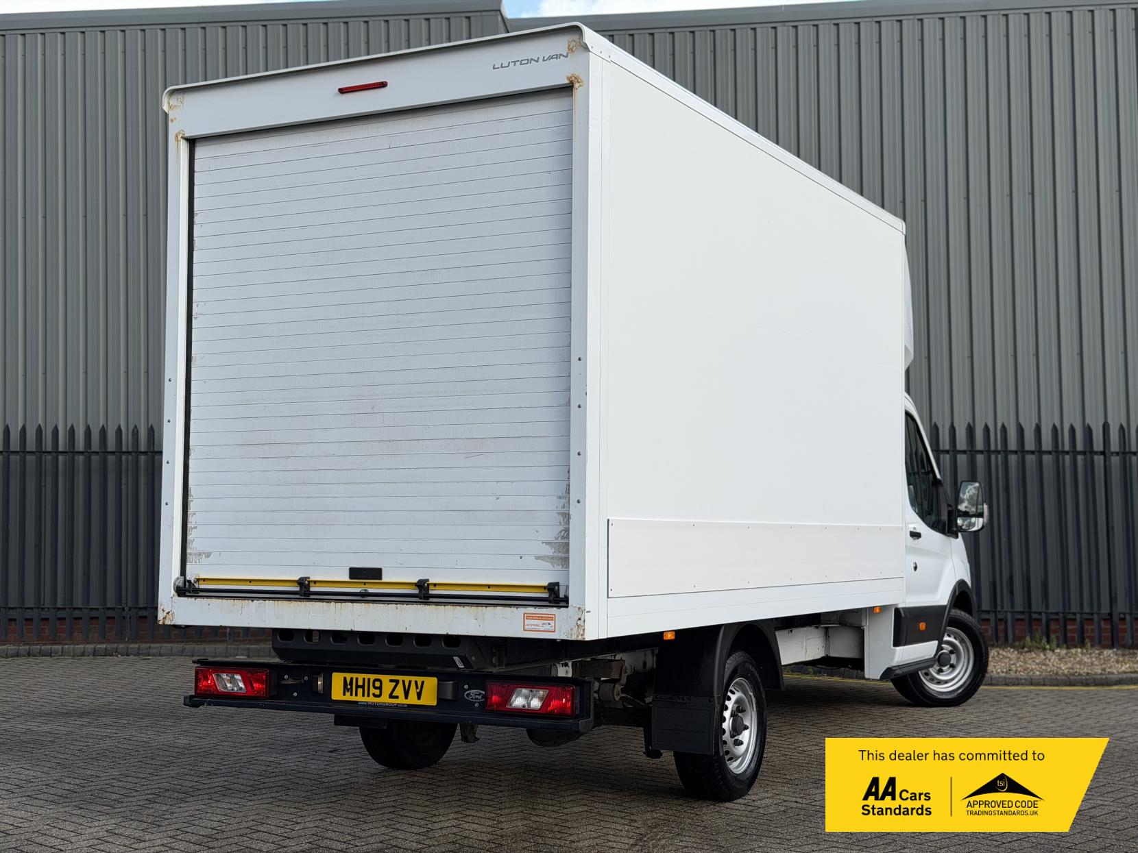 Ford Transit 2.0 350 EcoBlue Leader Luton 3dr Diesel Manual RWD L4 Euro 6 (s/s) (130 ps)