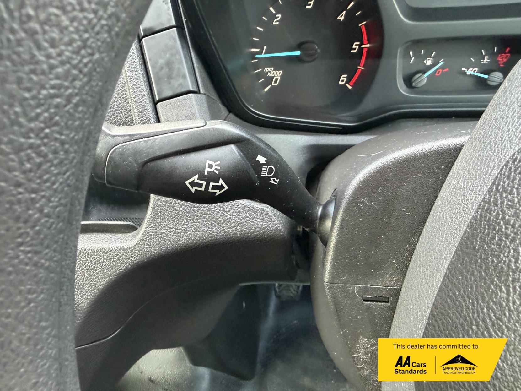 Ford Transit 2.0 350 EcoBlue Leader Luton 3dr Diesel Manual RWD L4 Euro 6 (s/s) (130 ps)