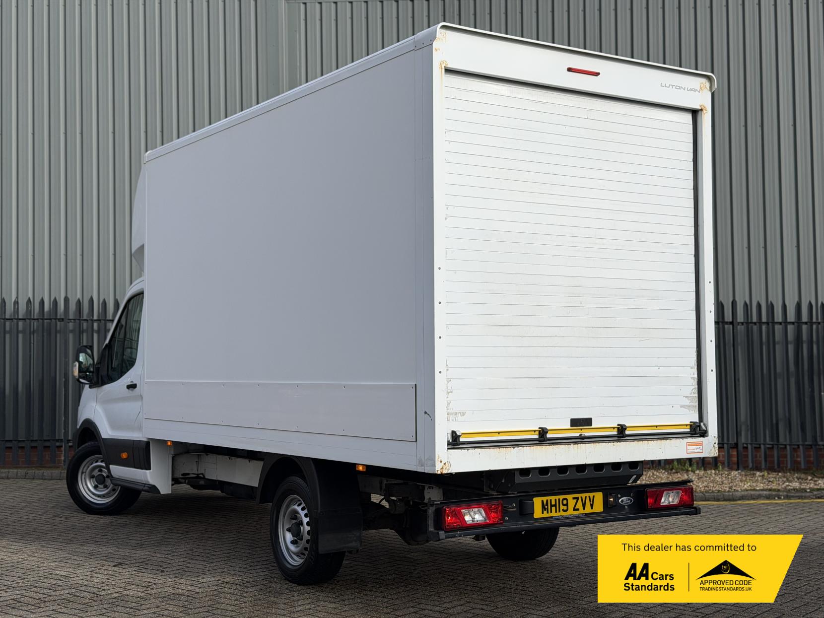 Ford Transit 2.0 350 EcoBlue Leader Luton 3dr Diesel Manual RWD L4 Euro 6 (s/s) (130 ps)