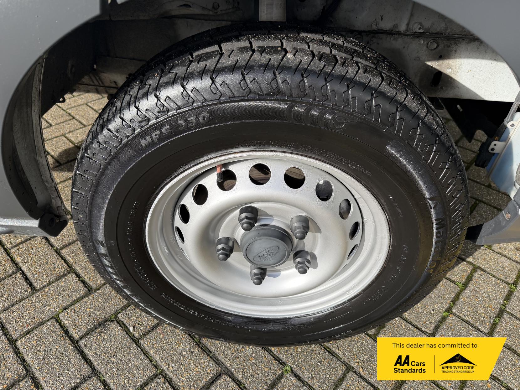 Ford Transit 2.0 350 EcoBlue Leader Luton 3dr Diesel Manual RWD L4 Euro 6 (s/s) (130 ps)