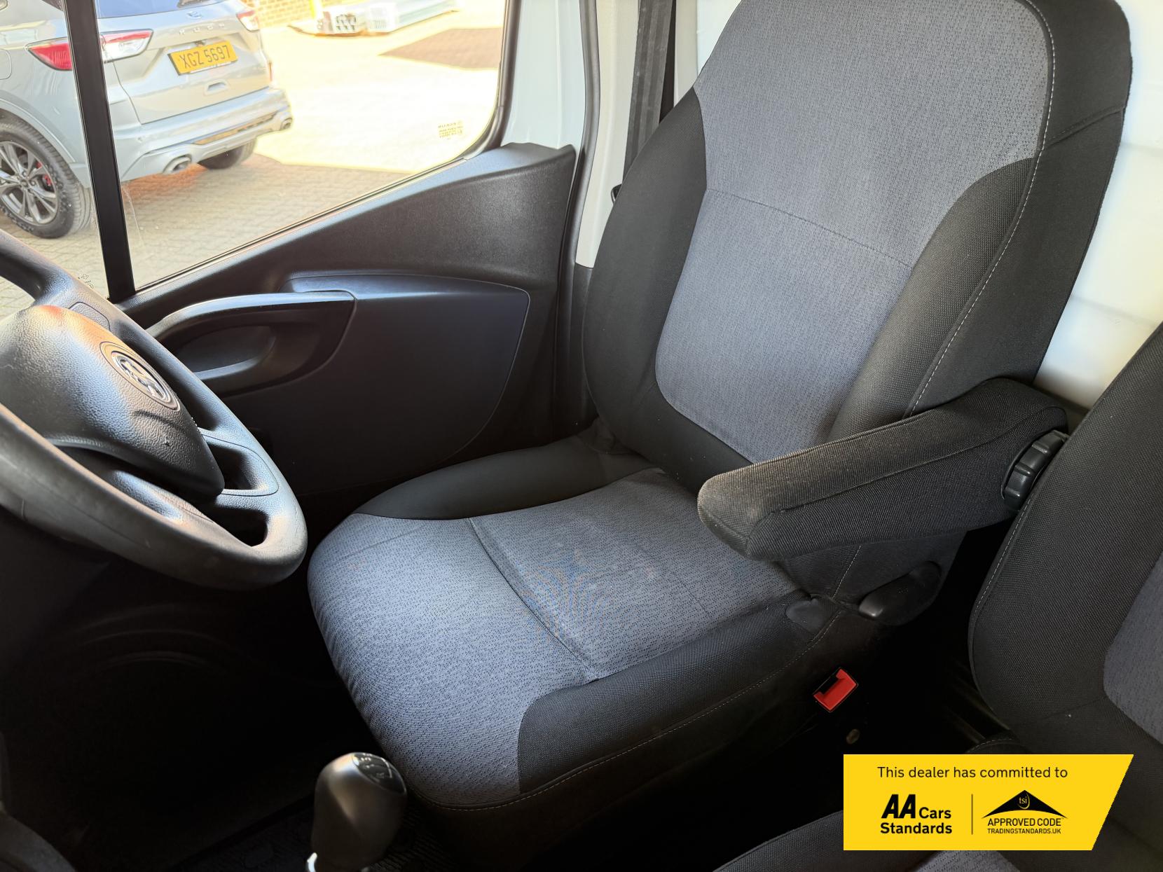 Vauxhall Vivaro 1.6 CDTi 2900 ecoFLEX Panel Van 5dr Diesel Manual L1 H1 Euro 6 (s/s) (95 ps)