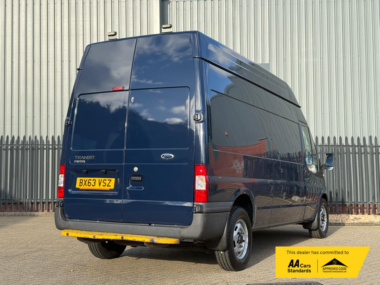 Ford Transit 2.2 TDCi 350 Panel Van 3dr Diesel Manual FWD L2 H3 (209 g/km, 123 bhp)