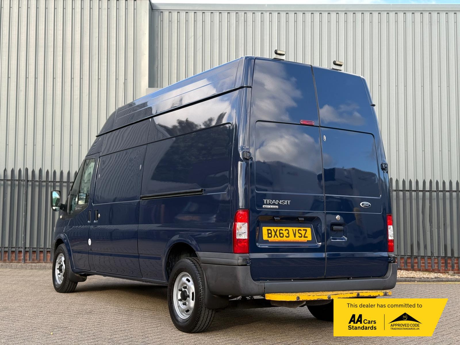 Ford Transit 2.2 TDCi 350 Panel Van 3dr Diesel Manual FWD L2 H3 (209 g/km, 123 bhp)