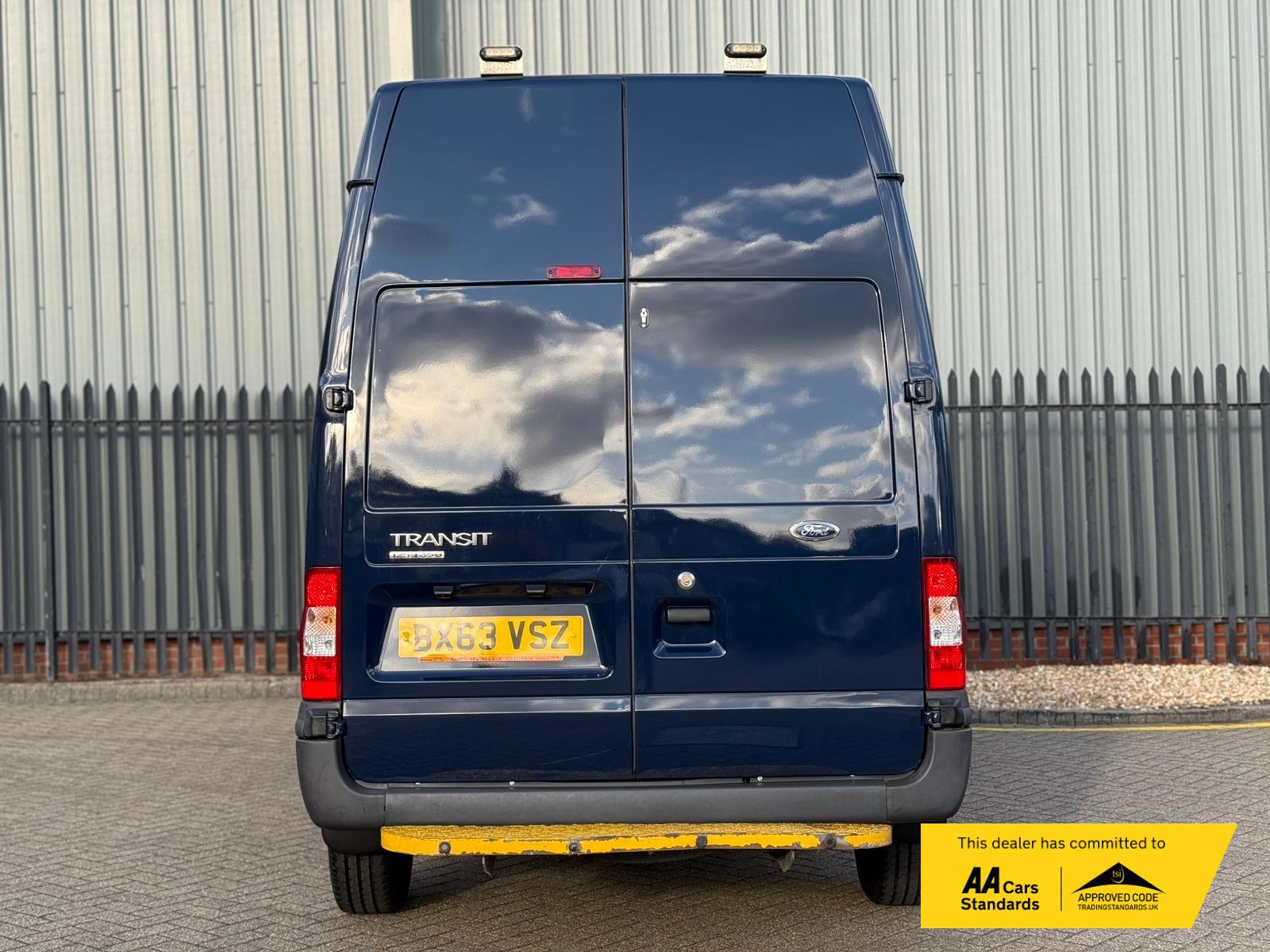 Ford Transit 2.2 TDCi 350 Panel Van 3dr Diesel Manual FWD L2 H3 (209 g/km, 123 bhp)