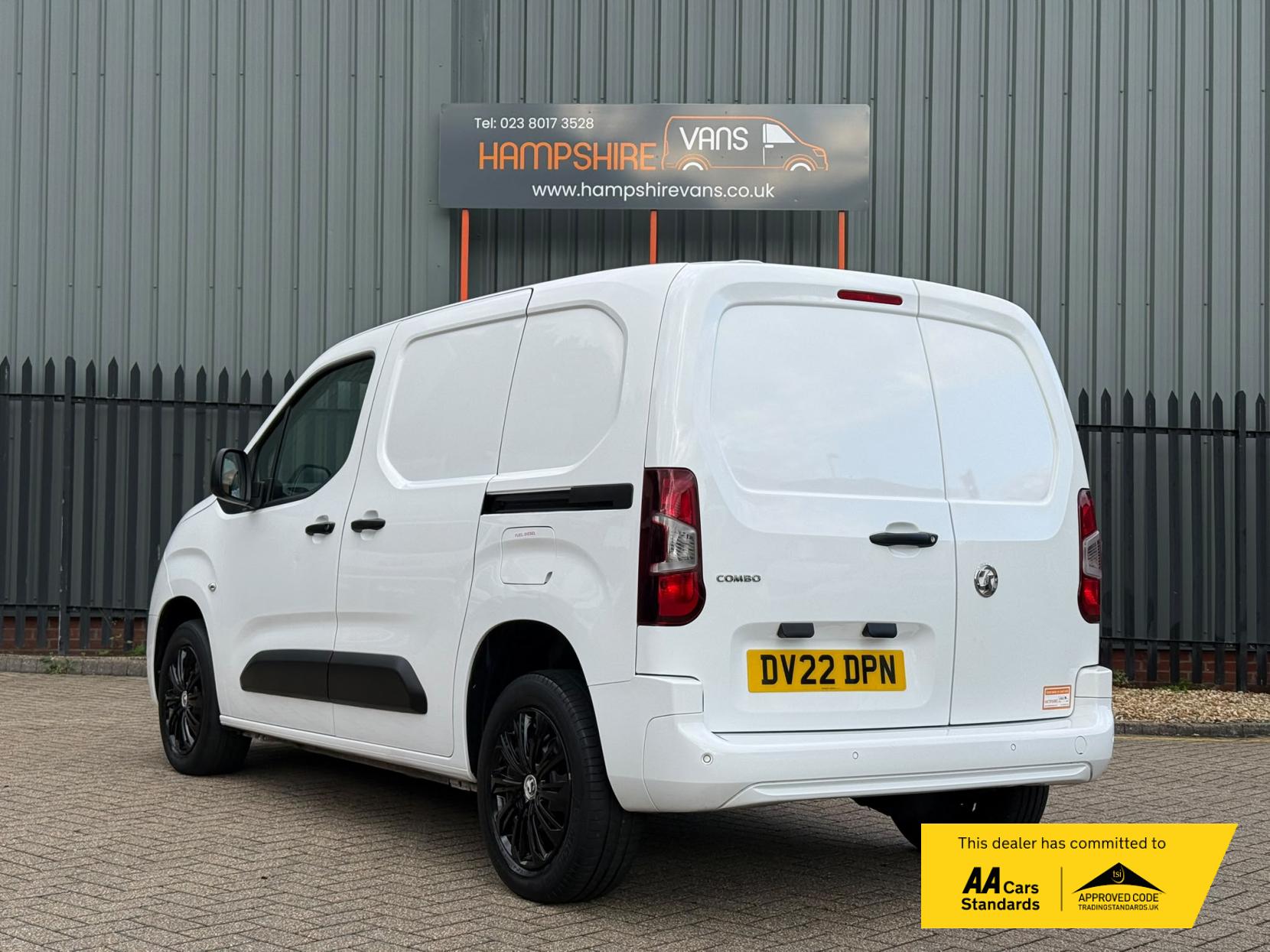 2022 Vauxhall Combo 1.5 Turbo D 2300 Sportive Panel Van 5dr Diesel Manual L1 H1 Euro 6 (100 ps) - Thumbnail 3