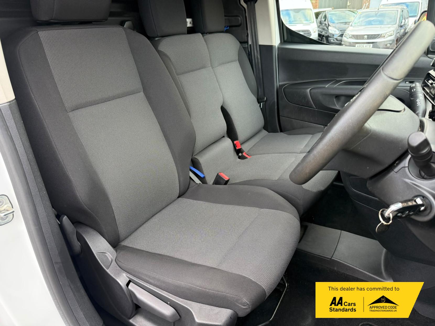 2022 Vauxhall Combo 1.5 Turbo D 2300 Sportive Panel Van 5dr Diesel Manual L1 H1 Euro 6 (100 ps) - Thumbnail 41