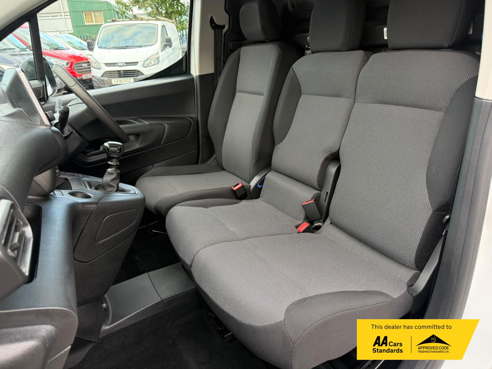 2022 Vauxhall Combo 1.5 Turbo D 2300 Sportive Panel Van 5dr Diesel Manual L1 H1 Euro 6 (100 ps) - Thumbnail 52