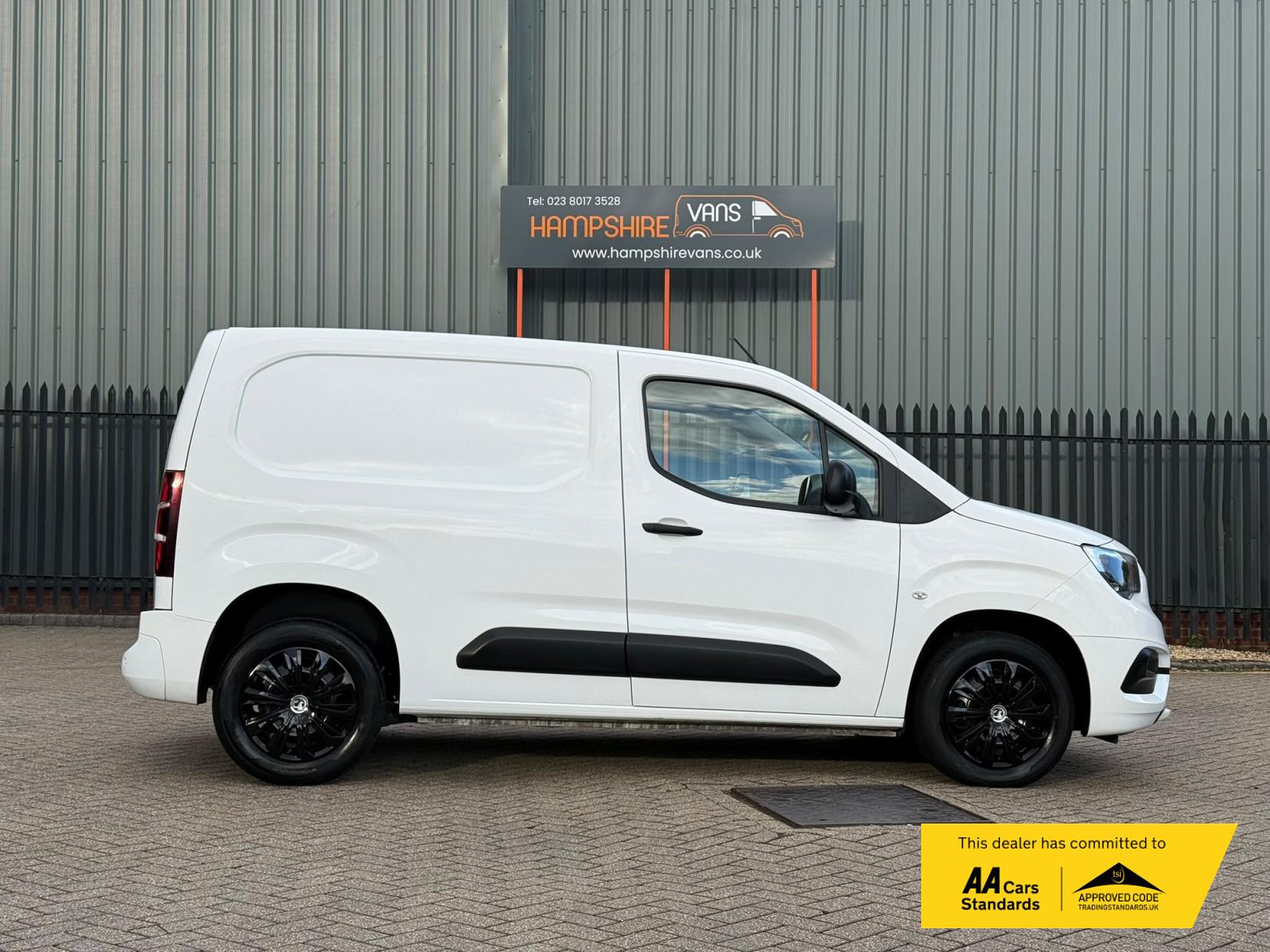 2022 Vauxhall Combo 1.5 Turbo D 2300 Sportive Panel Van 5dr Diesel Manual L1 H1 Euro 6 (100 ps) - Thumbnail 5