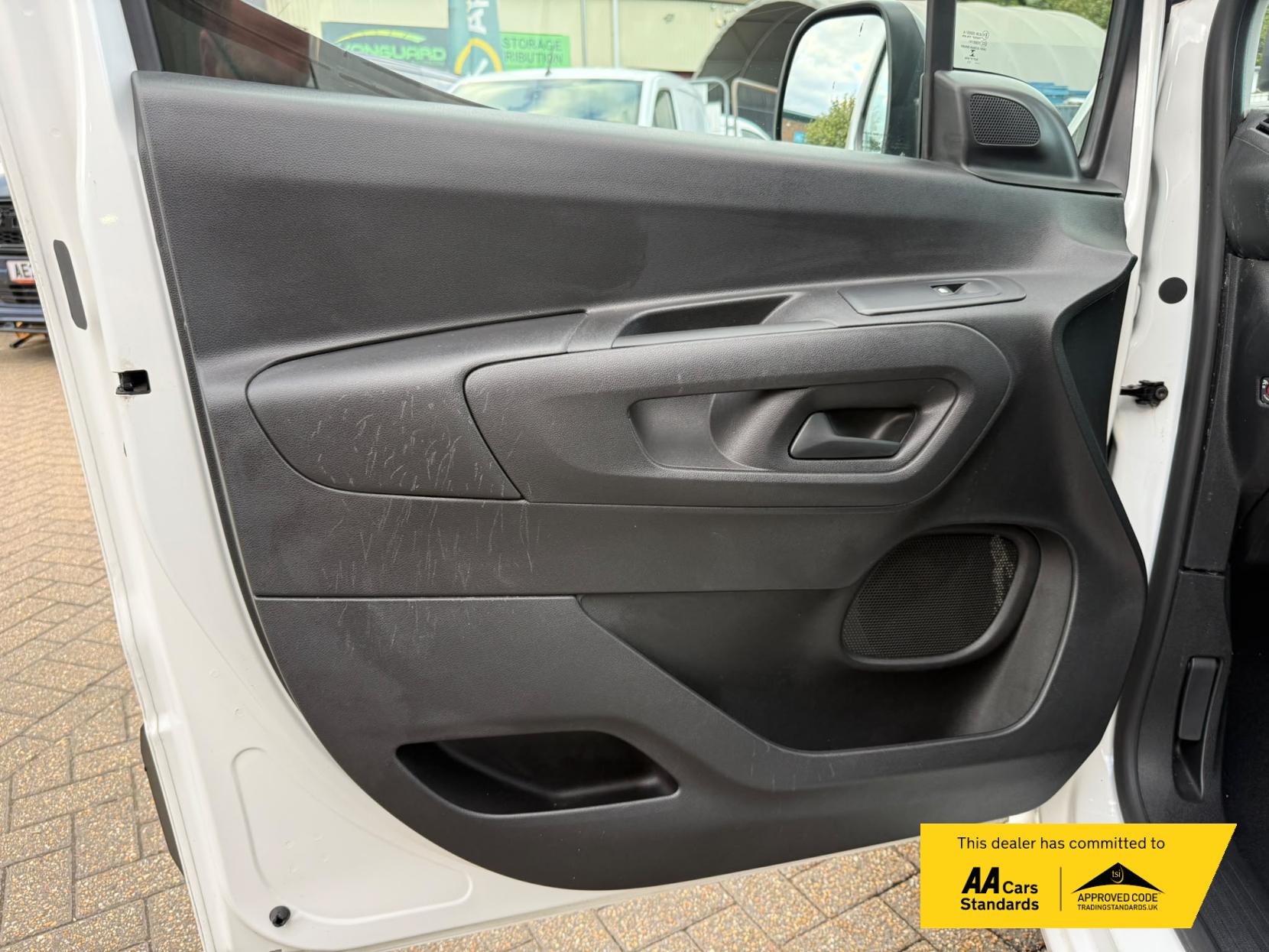 2022 Vauxhall Combo 1.5 Turbo D 2300 Sportive Panel Van 5dr Diesel Manual L1 H1 Euro 6 (100 ps) - Thumbnail 54