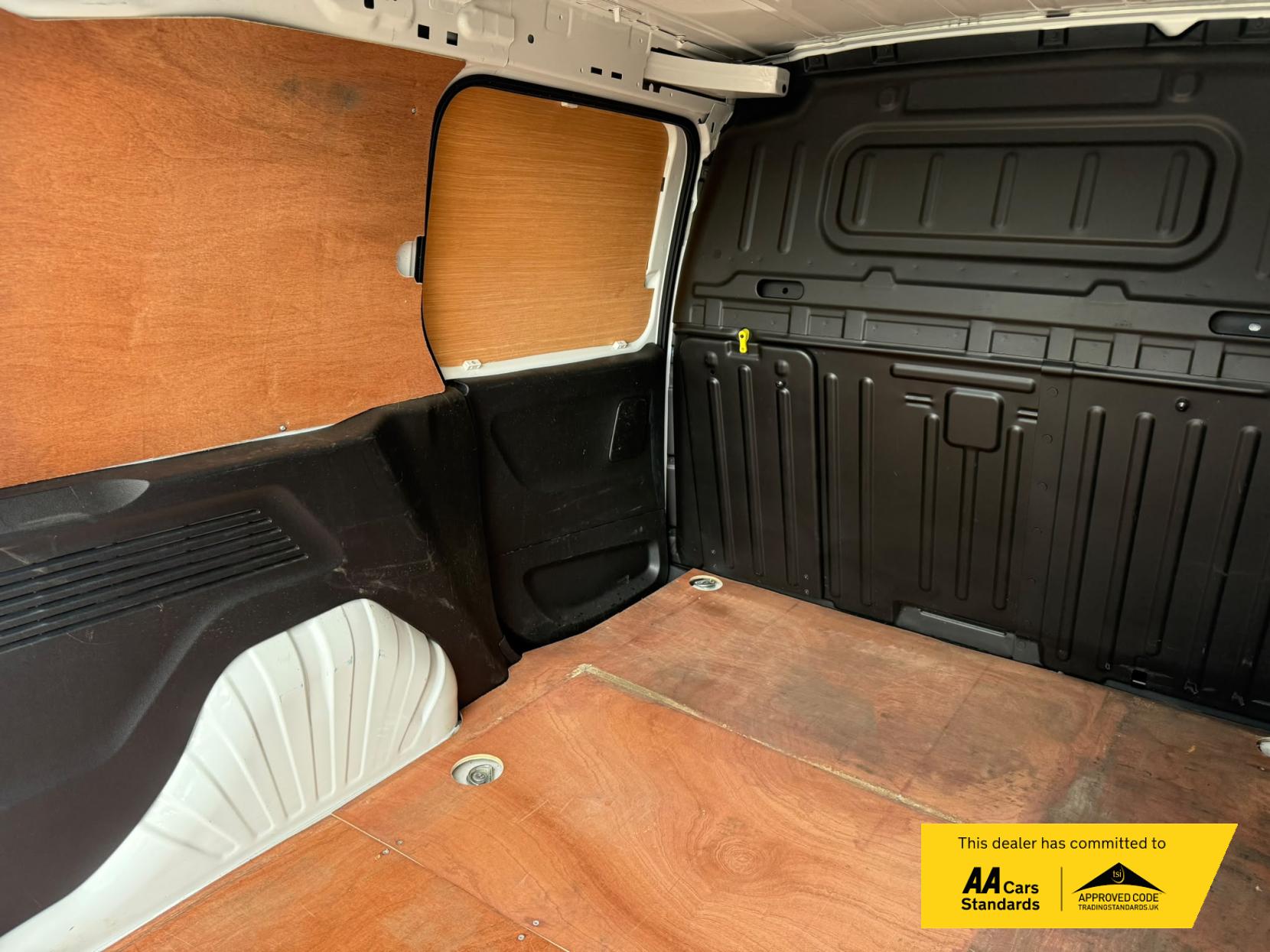 2022 Vauxhall Combo 1.5 Turbo D 2300 Sportive Panel Van 5dr Diesel Manual L1 H1 Euro 6 (100 ps) - Thumbnail 12