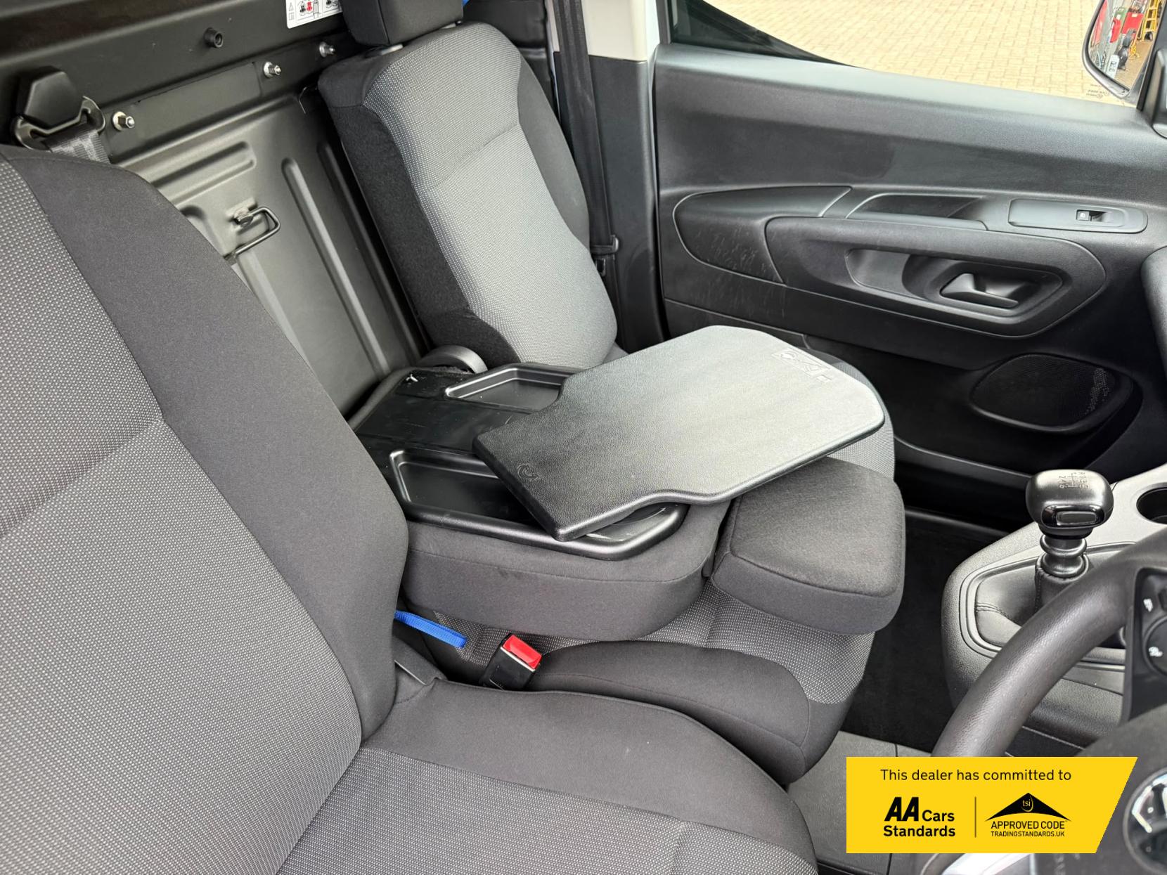 2022 Vauxhall Combo 1.5 Turbo D 2300 Sportive Panel Van 5dr Diesel Manual L1 H1 Euro 6 (100 ps) - Thumbnail 44