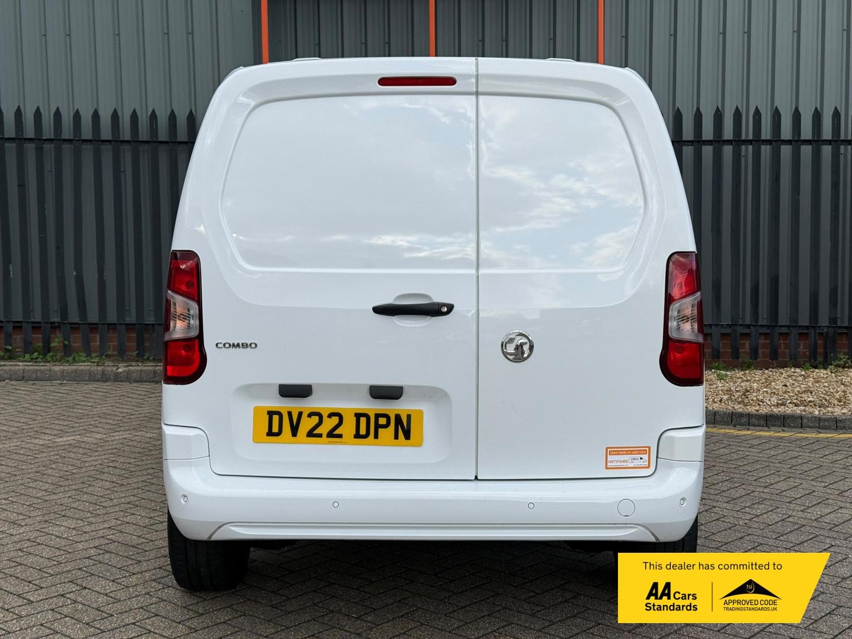 2022 Vauxhall Combo 1.5 Turbo D 2300 Sportive Panel Van 5dr Diesel Manual L1 H1 Euro 6 (100 ps) - Thumbnail 8