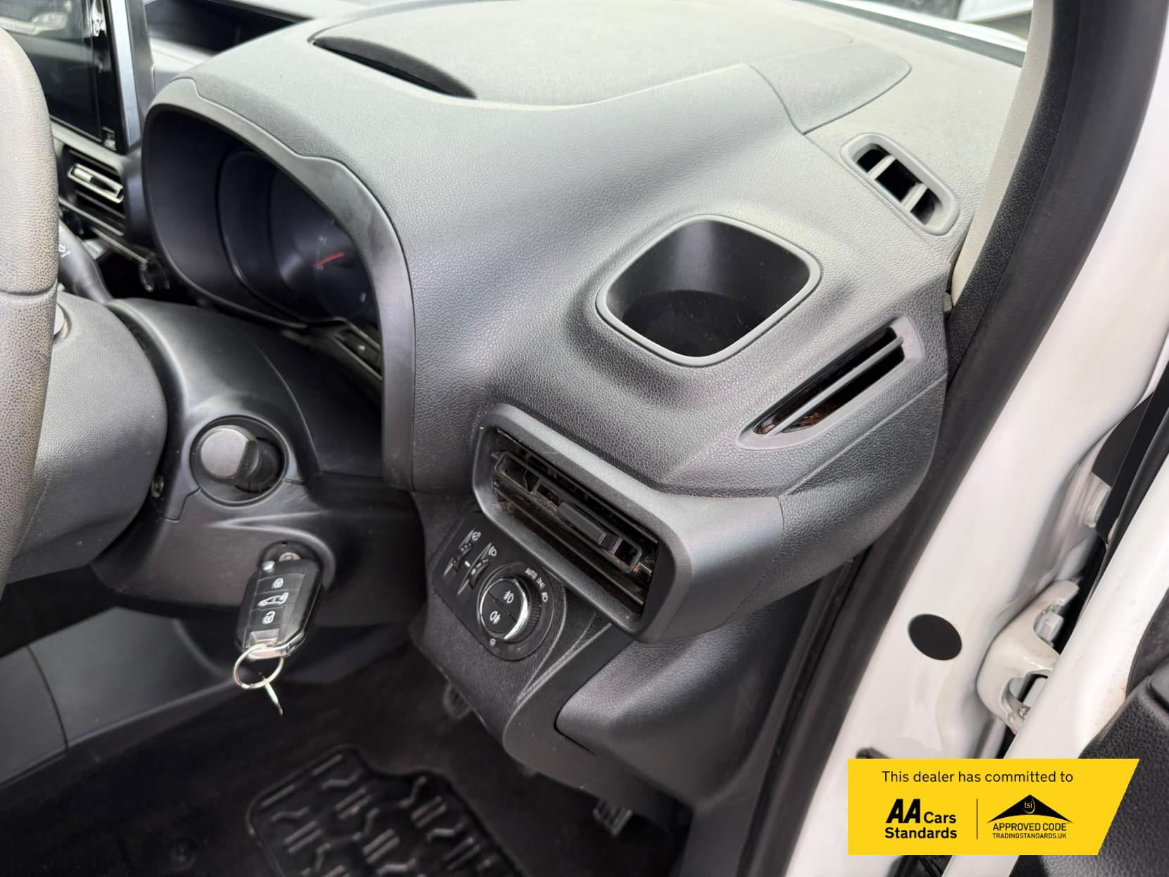 2022 Vauxhall Combo 1.5 Turbo D 2300 Sportive Panel Van 5dr Diesel Manual L1 H1 Euro 6 (100 ps) - Thumbnail 21