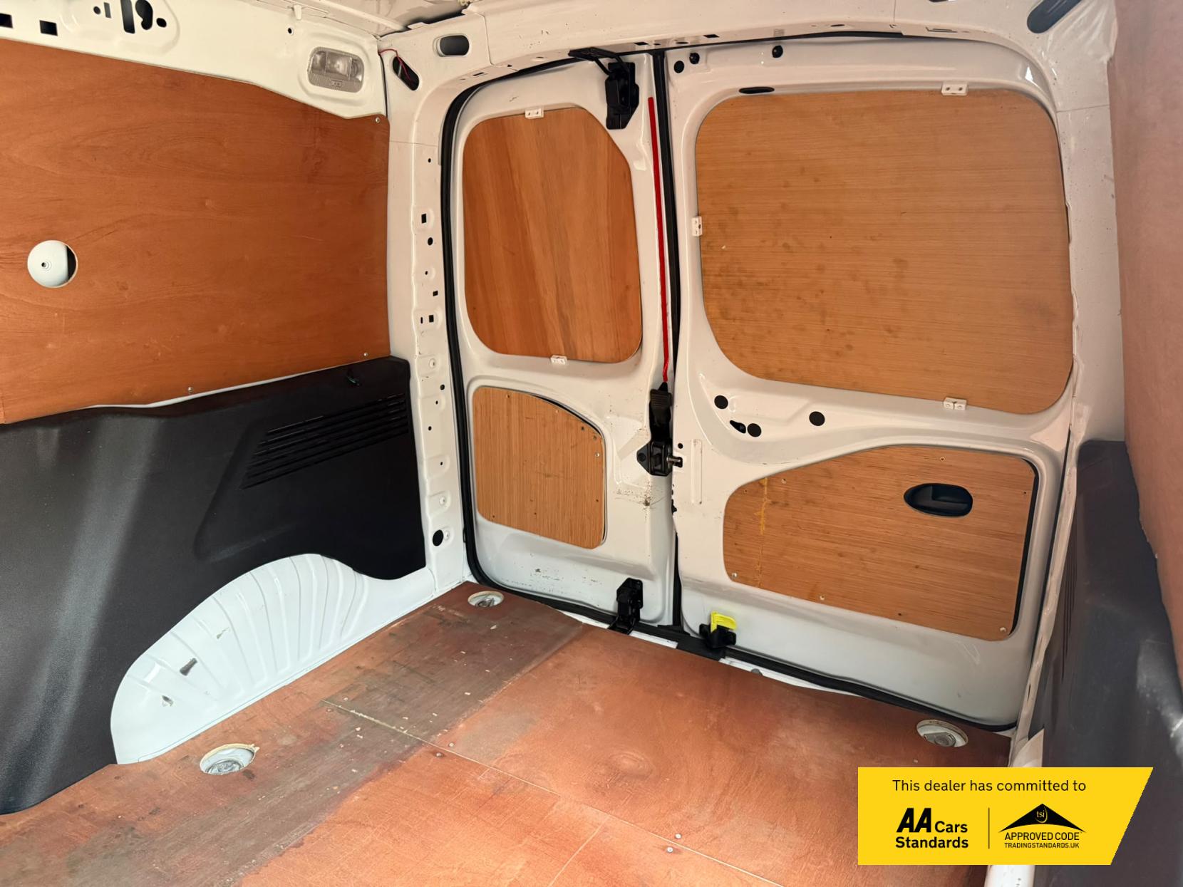 2022 Vauxhall Combo 1.5 Turbo D 2300 Sportive Panel Van 5dr Diesel Manual L1 H1 Euro 6 (100 ps) - Thumbnail 15