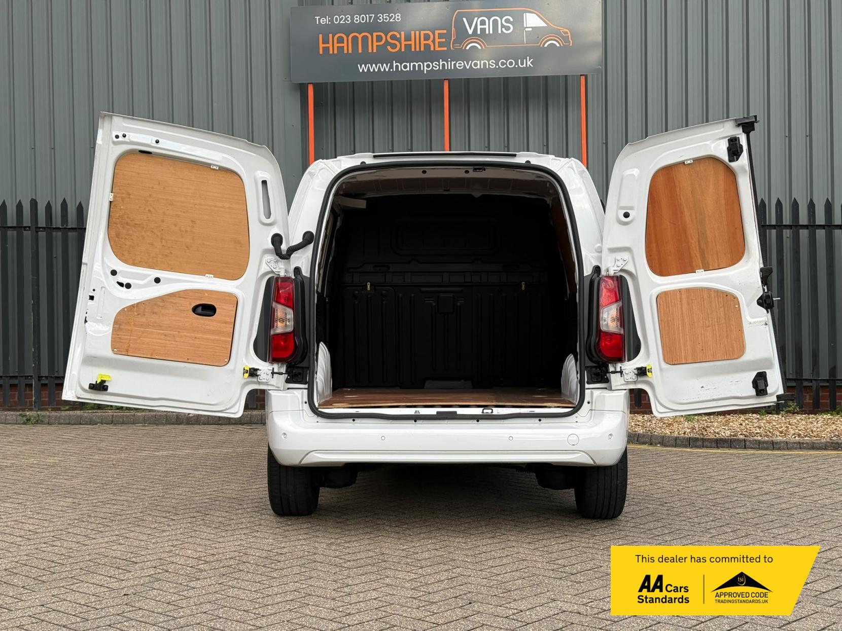 2022 Vauxhall Combo 1.5 Turbo D 2300 Sportive Panel Van 5dr Diesel Manual L1 H1 Euro 6 (100 ps) - Thumbnail 10