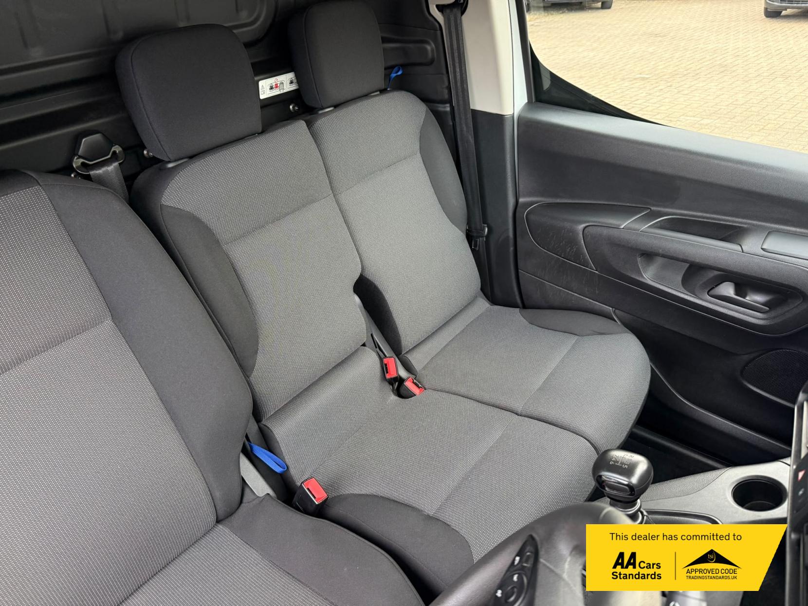 2022 Vauxhall Combo 1.5 Turbo D 2300 Sportive Panel Van 5dr Diesel Manual L1 H1 Euro 6 (100 ps) - Thumbnail 40