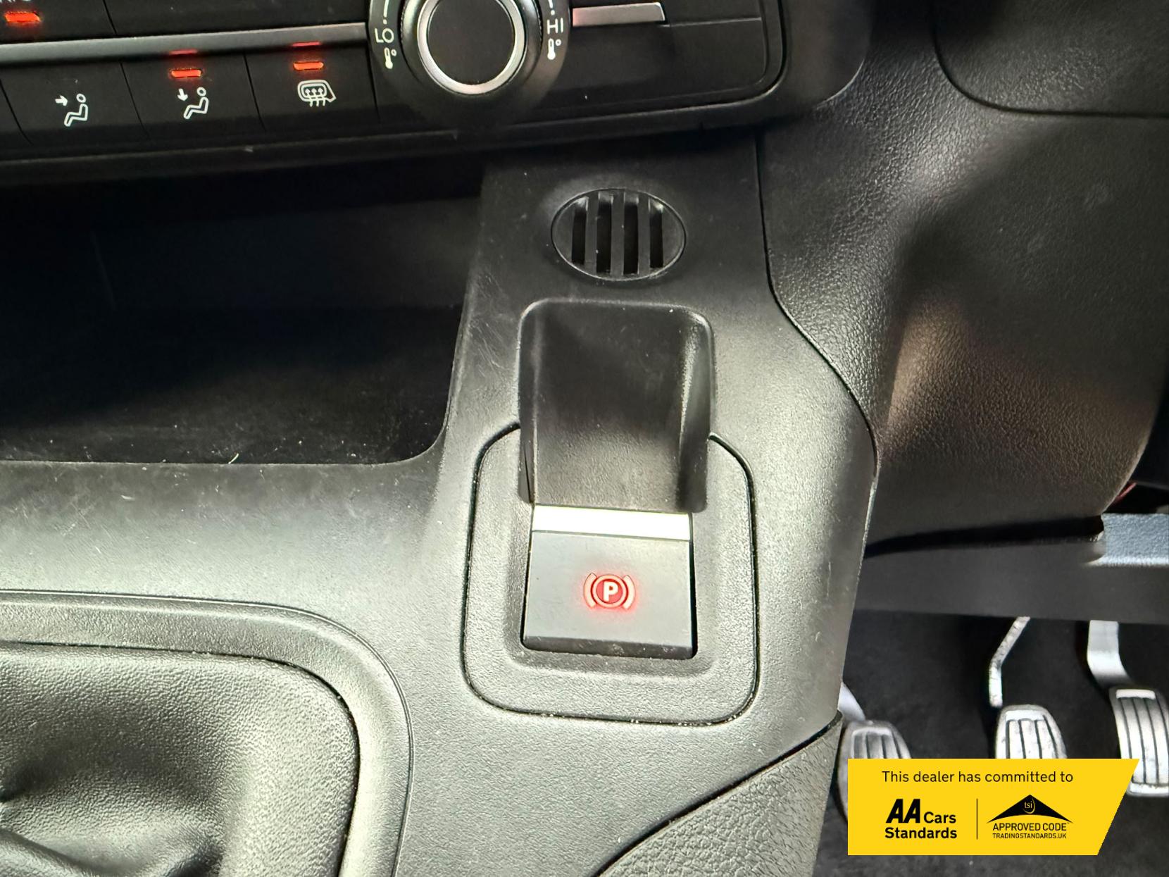 2022 Vauxhall Combo 1.5 Turbo D 2300 Sportive Panel Van 5dr Diesel Manual L1 H1 Euro 6 (100 ps) - Thumbnail 38