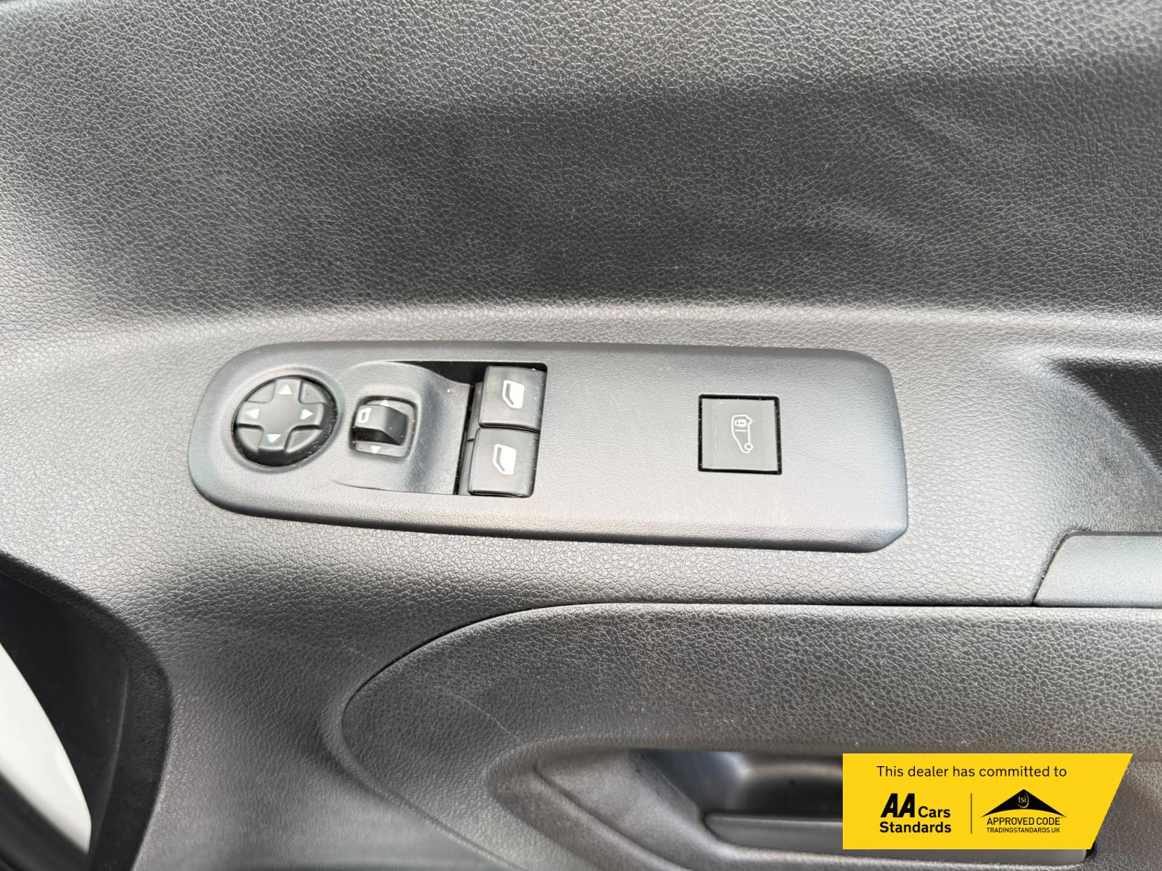 2022 Vauxhall Combo 1.5 Turbo D 2300 Sportive Panel Van 5dr Diesel Manual L1 H1 Euro 6 (100 ps) - Thumbnail 18