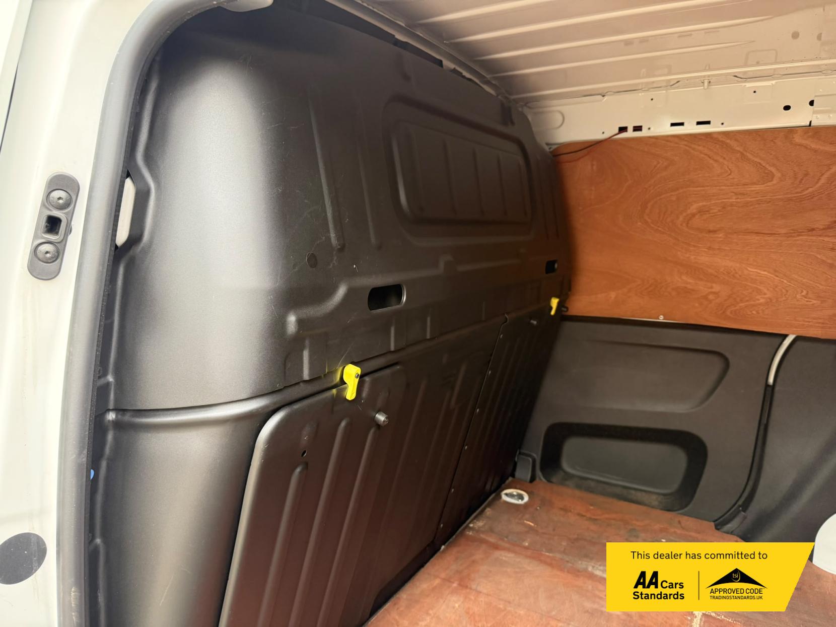 2022 Vauxhall Combo 1.5 Turbo D 2300 Sportive Panel Van 5dr Diesel Manual L1 H1 Euro 6 (100 ps) - Thumbnail 14