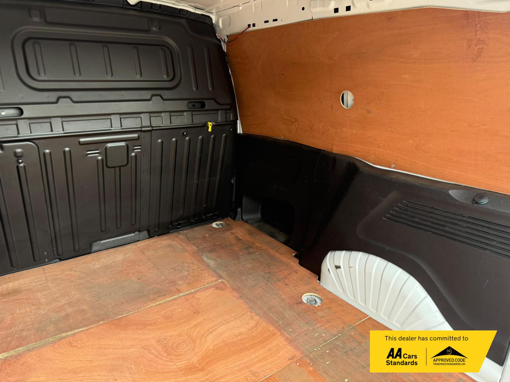 2022 Vauxhall Combo 1.5 Turbo D 2300 Sportive Panel Van 5dr Diesel Manual L1 H1 Euro 6 (100 ps) - Thumbnail 13