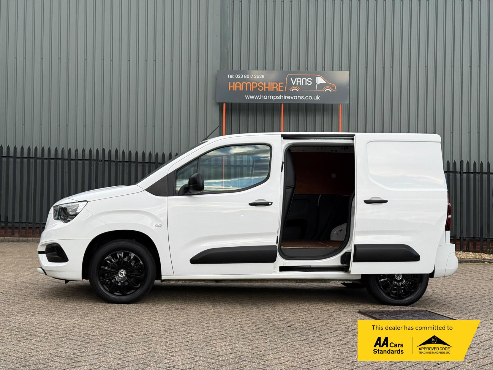 2022 Vauxhall Combo 1.5 Turbo D 2300 Sportive Panel Van 5dr Diesel Manual L1 H1 Euro 6 (100 ps) - Thumbnail 7