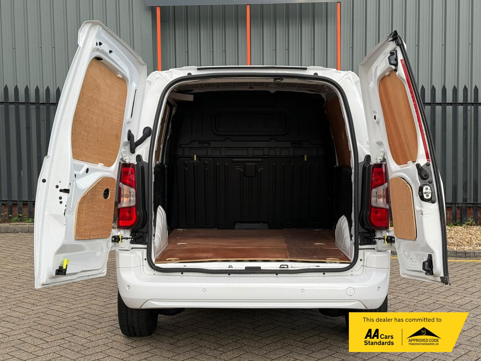 2022 Vauxhall Combo 1.5 Turbo D 2300 Sportive Panel Van 5dr Diesel Manual L1 H1 Euro 6 (100 ps) - Thumbnail 9