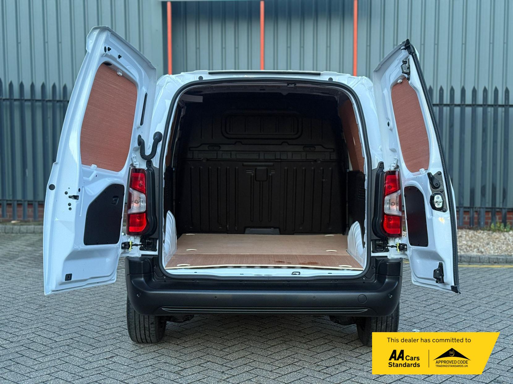 Vauxhall Combo 1.5 Turbo D 2300 Prime Panel Van 5dr Diesel Manual SWB Euro 6 (s/s) (100 ps)