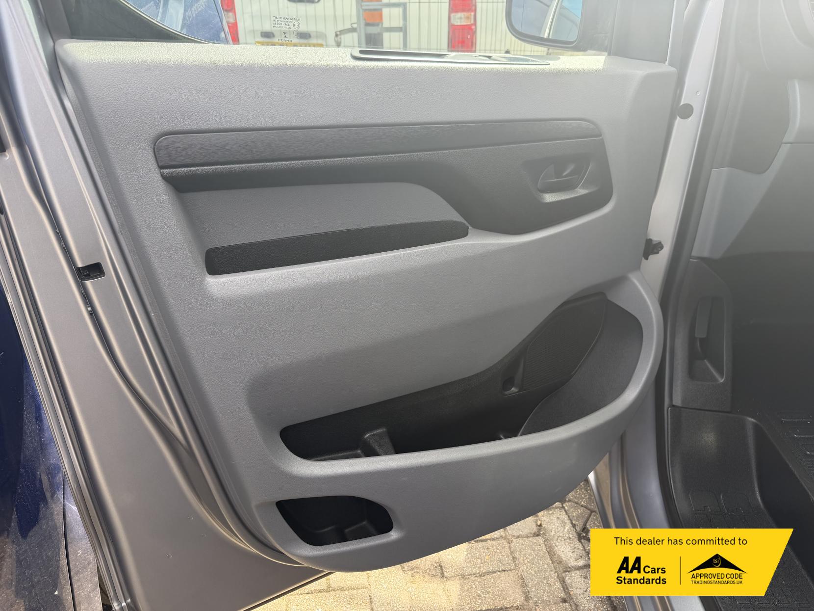 Vauxhall Vivaro 2.0 Turbo D 3100 Elite Panel Van 5dr Diesel Auto L1 H1 Euro 6 (s/s) (180 ps)