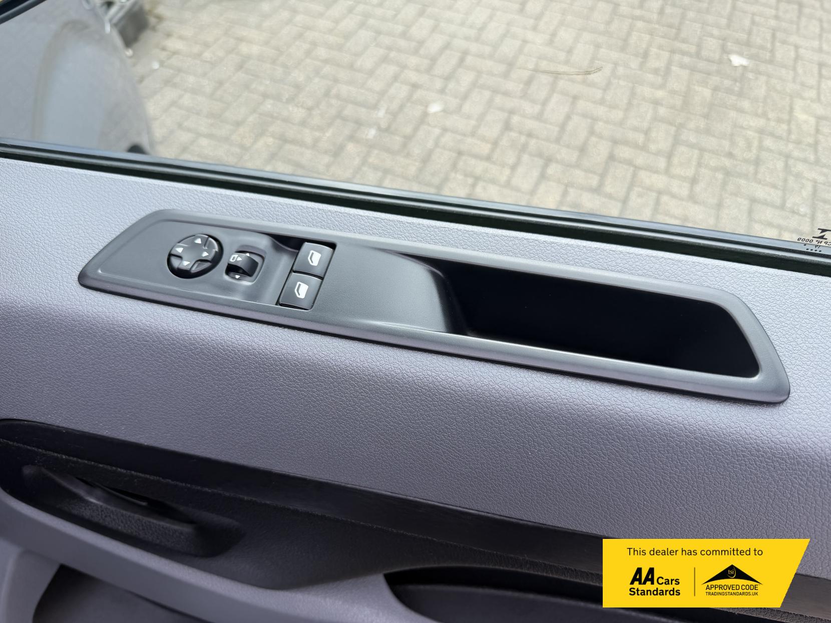 Vauxhall Vivaro 2.0 Turbo D 3100 Elite Panel Van 5dr Diesel Auto L1 H1 Euro 6 (s/s) (180 ps)