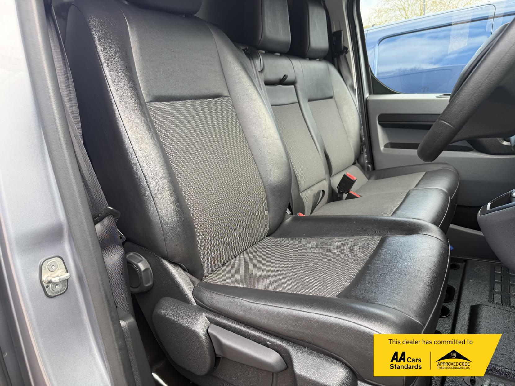 Vauxhall Vivaro 2.0 Turbo D 3100 Elite Panel Van 5dr Diesel Auto L1 H1 Euro 6 (s/s) (180 ps)