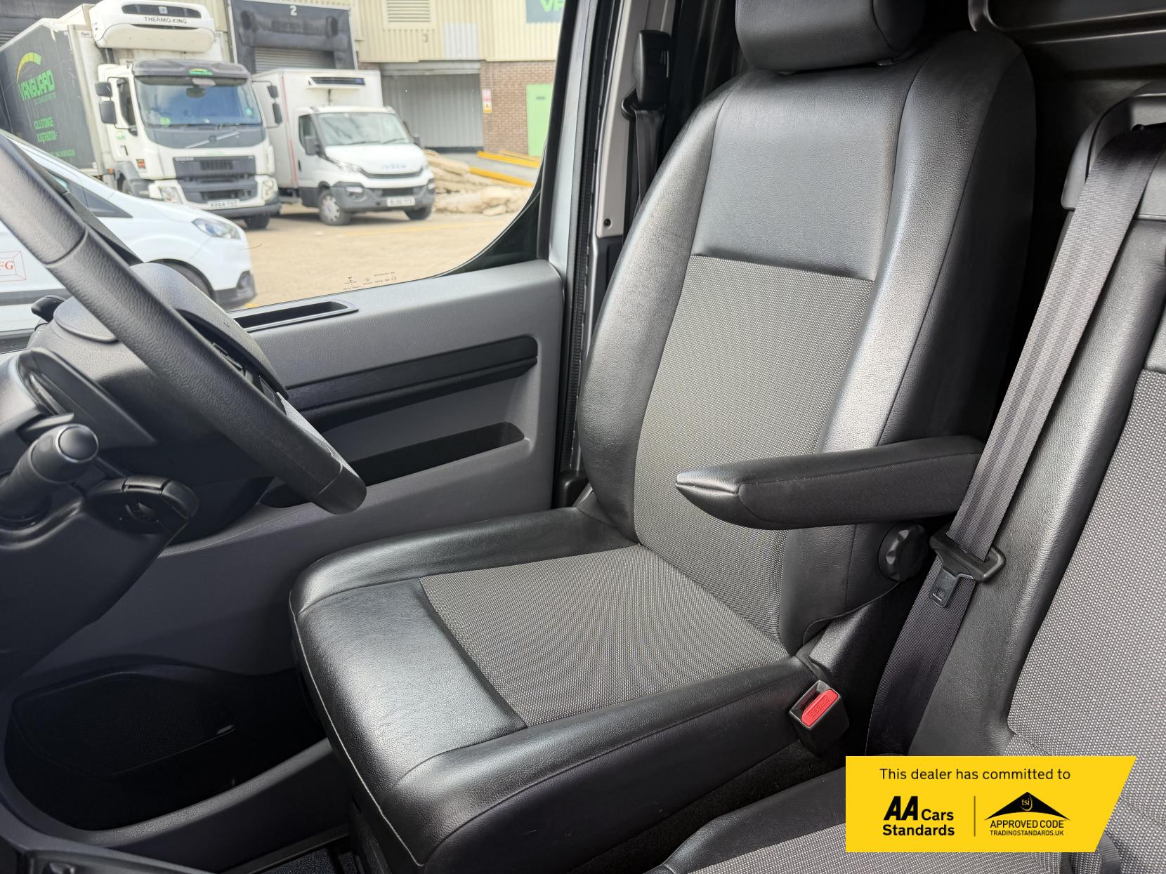 Vauxhall Vivaro 2.0 Turbo D 3100 Elite Panel Van 5dr Diesel Auto L1 H1 Euro 6 (s/s) (180 ps)