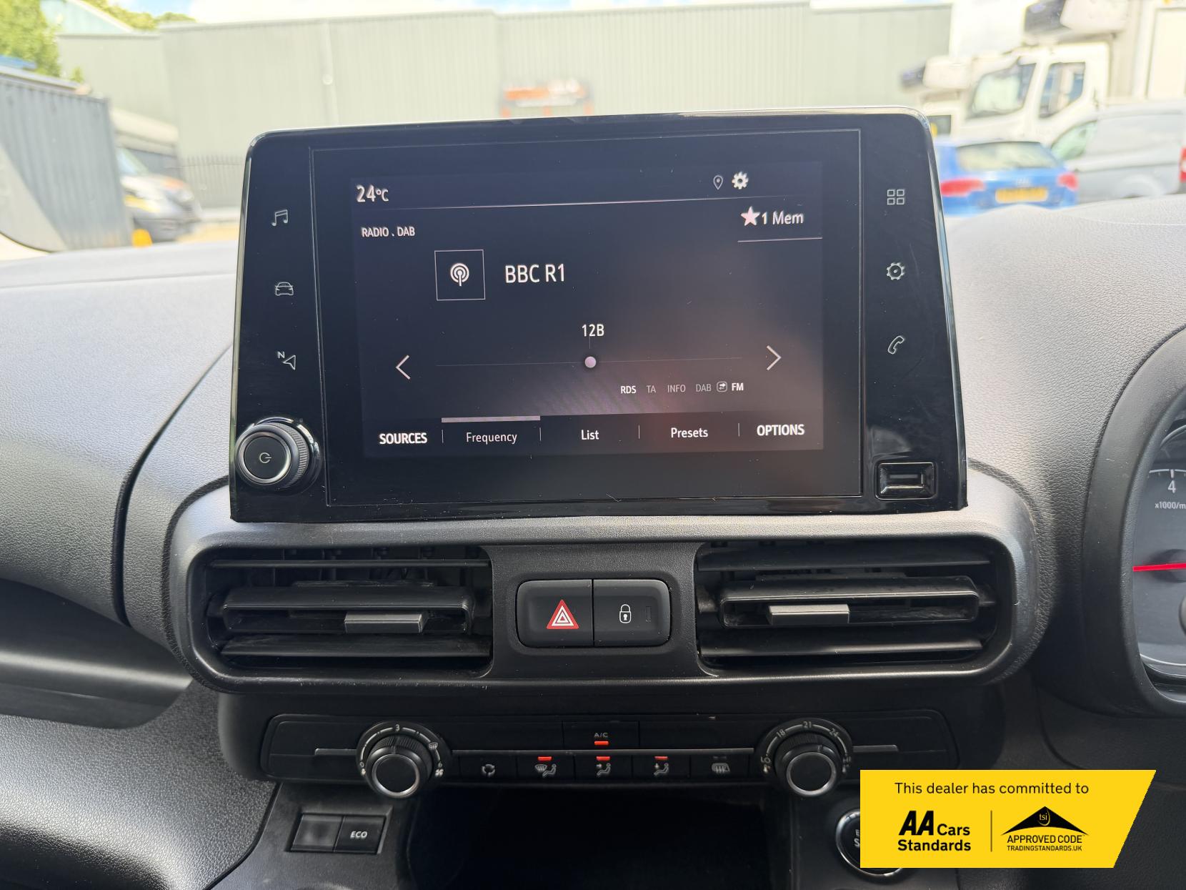 2021 Vauxhall Combo 1.5 Turbo D 2300 Edition Panel Van 4dr Diesel Auto L2 H1 Euro 6 (s/s) (130 ps) - Thumbnail 31