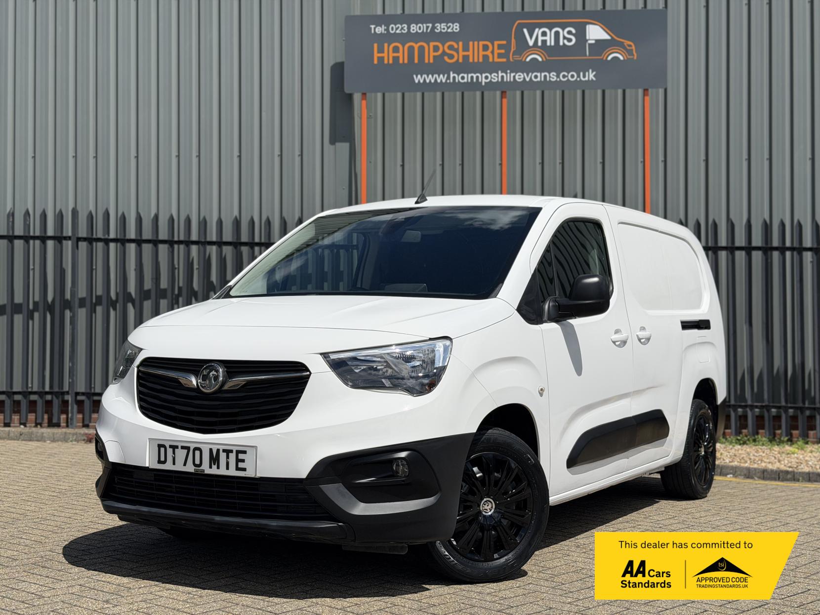 2021 Vauxhall Combo 1.5 Turbo D 2300 Edition Panel Van 4dr Diesel Auto L2 H1 Euro 6 (s/s) (130 ps) - Thumbnail 2