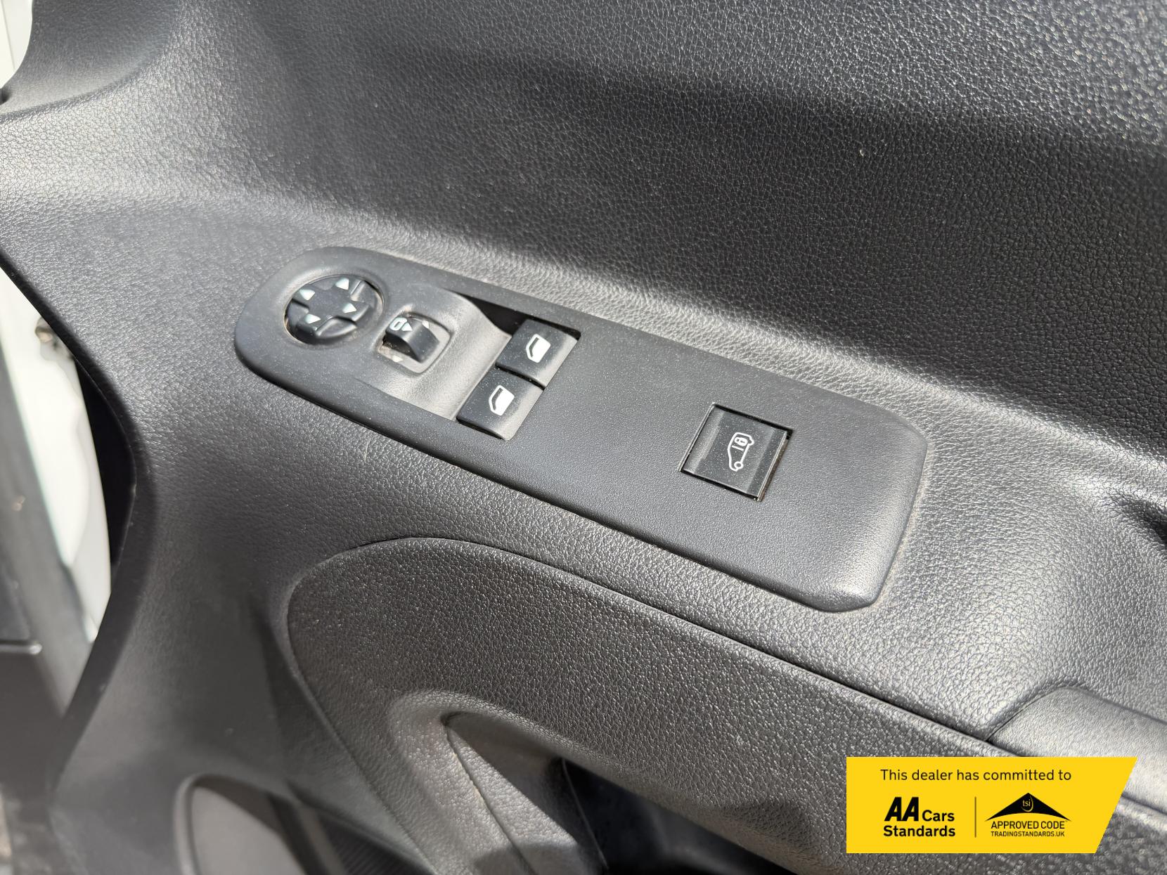 2021 Vauxhall Combo 1.5 Turbo D 2300 Edition Panel Van 4dr Diesel Auto L2 H1 Euro 6 (s/s) (130 ps) - Thumbnail 42