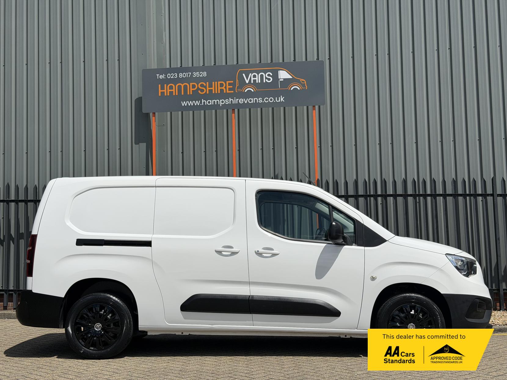 2021 Vauxhall Combo 1.5 Turbo D 2300 Edition Panel Van 4dr Diesel Auto L2 H1 Euro 6 (s/s) (130 ps) - Thumbnail 7