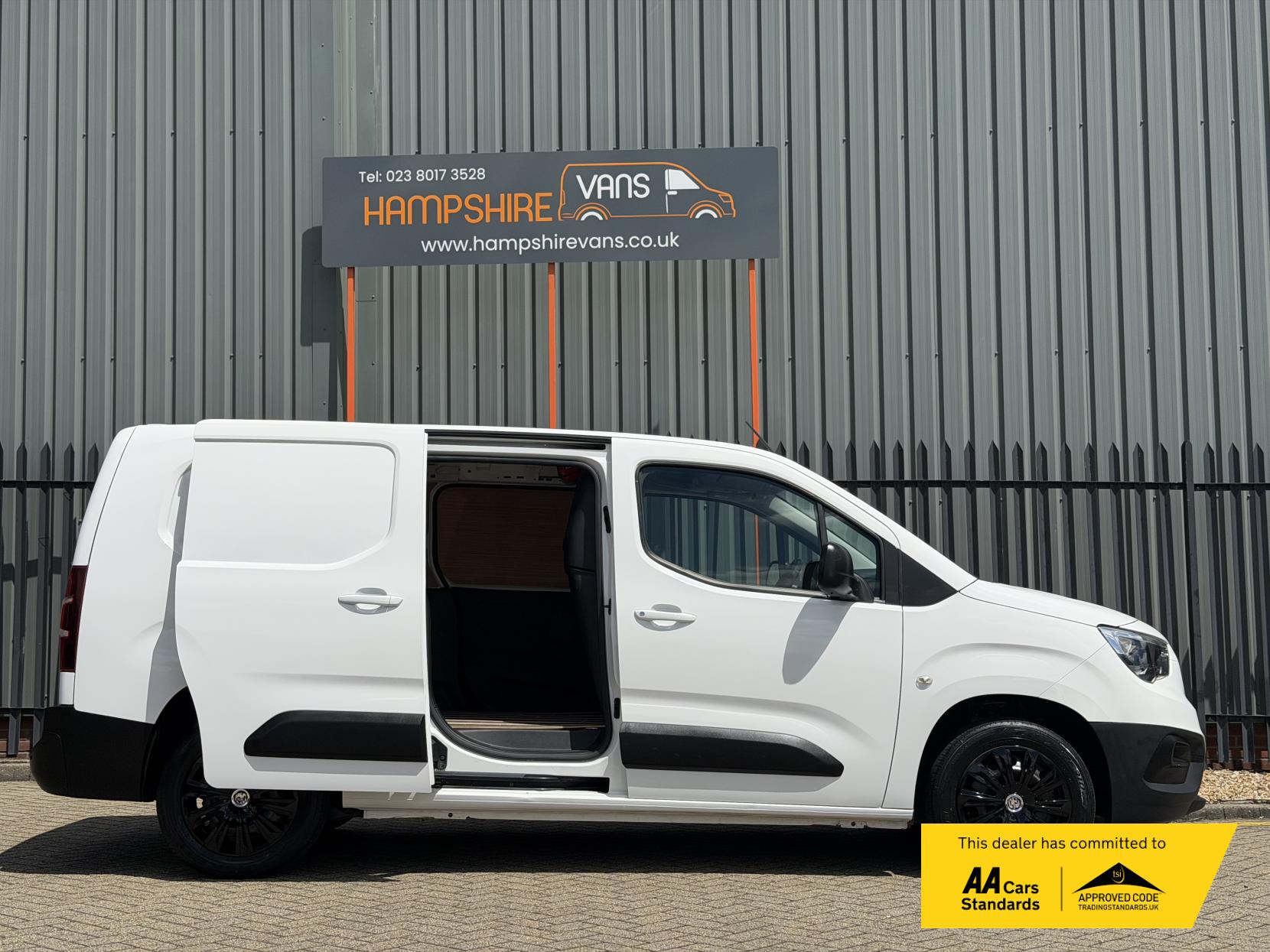 2021 Vauxhall Combo 1.5 Turbo D 2300 Edition Panel Van 4dr Diesel Auto L2 H1 Euro 6 (s/s) (130 ps) - Thumbnail 8
