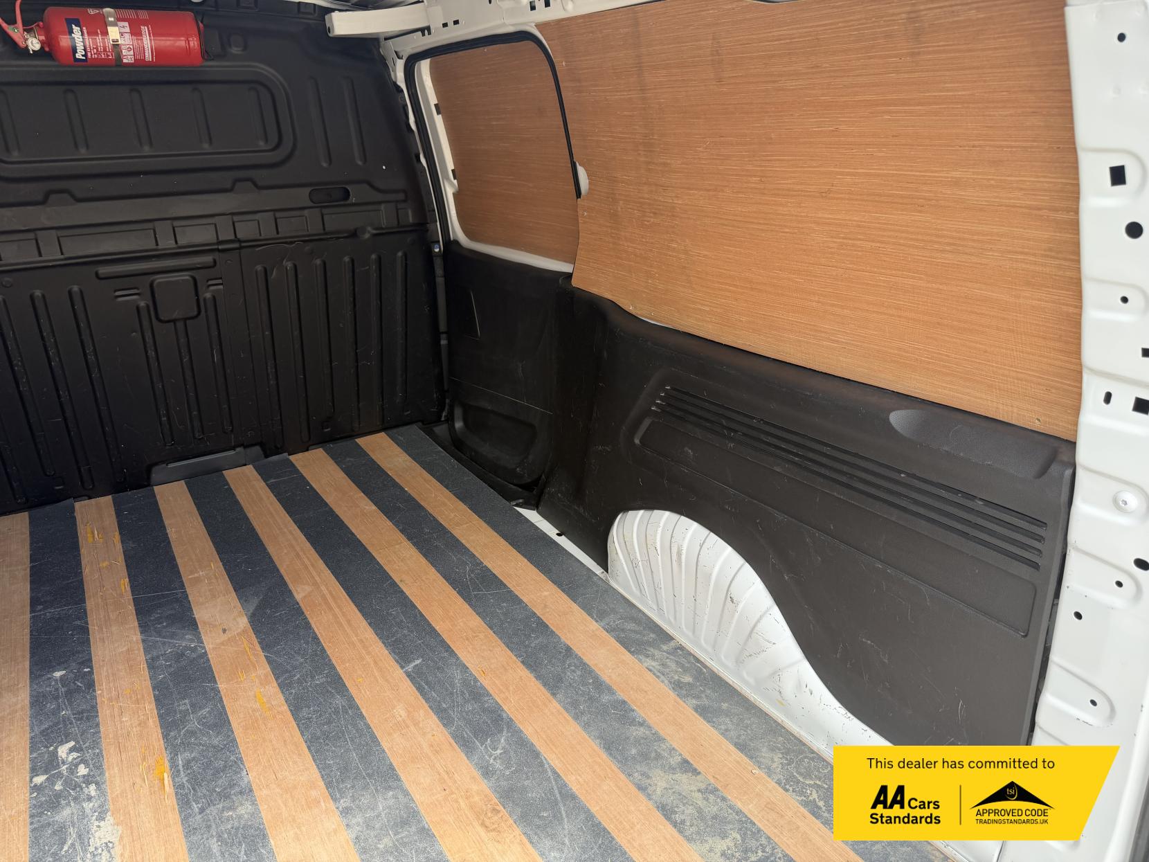 2021 Vauxhall Combo 1.5 Turbo D 2300 Edition Panel Van 4dr Diesel Auto L2 H1 Euro 6 (s/s) (130 ps) - Thumbnail 22