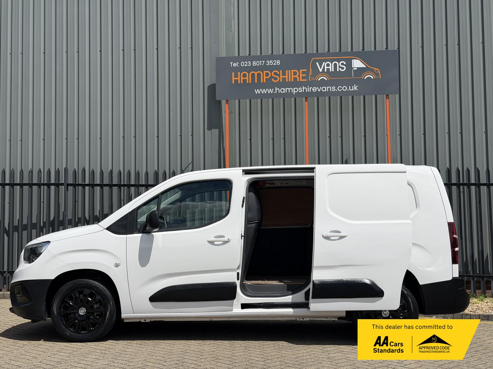 2021 Vauxhall Combo 1.5 Turbo D 2300 Edition Panel Van 4dr Diesel Auto L2 H1 Euro 6 (s/s) (130 ps) - Thumbnail 6