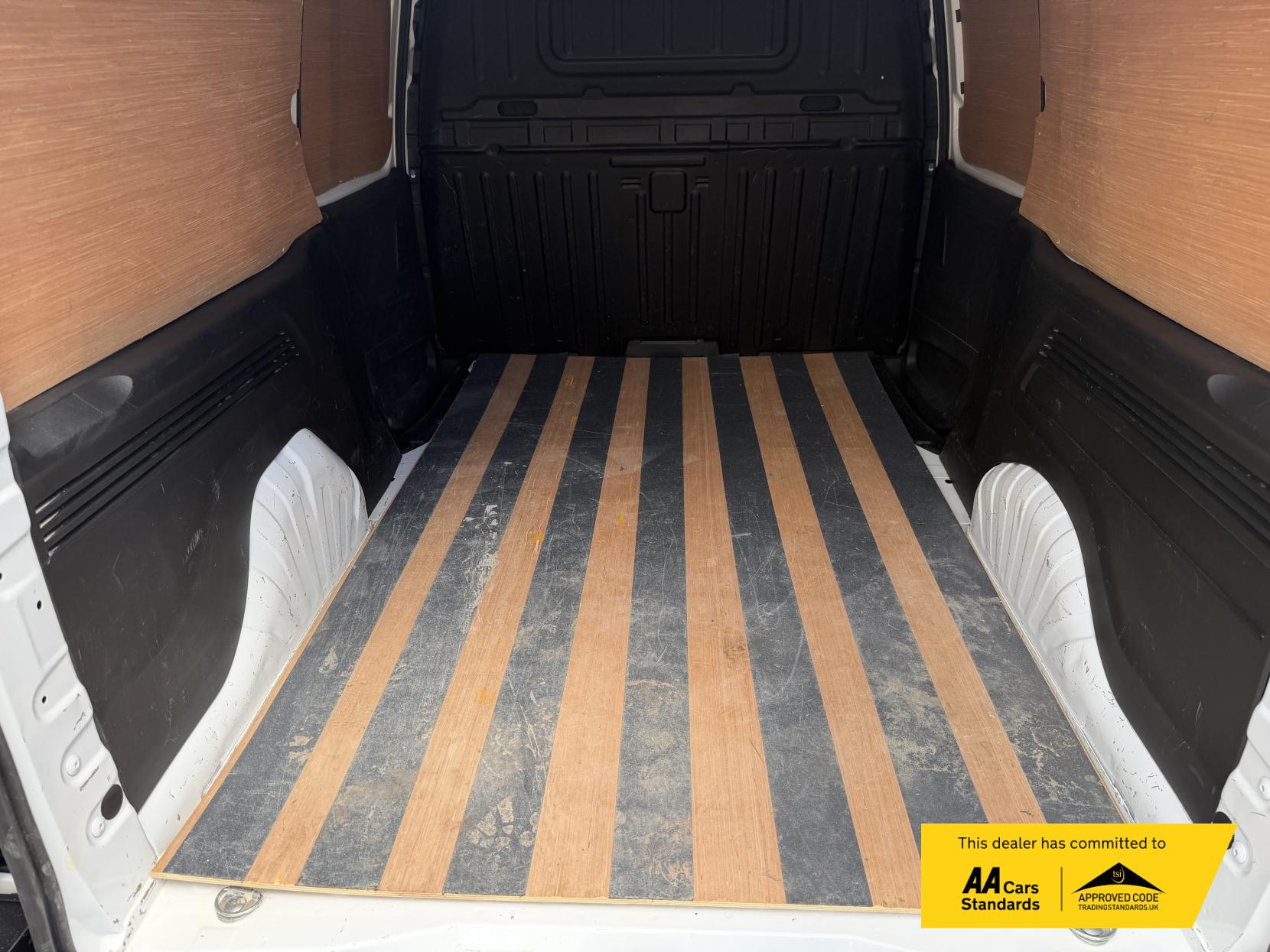 2021 Vauxhall Combo 1.5 Turbo D 2300 Edition Panel Van 4dr Diesel Auto L2 H1 Euro 6 (s/s) (130 ps) - Thumbnail 21
