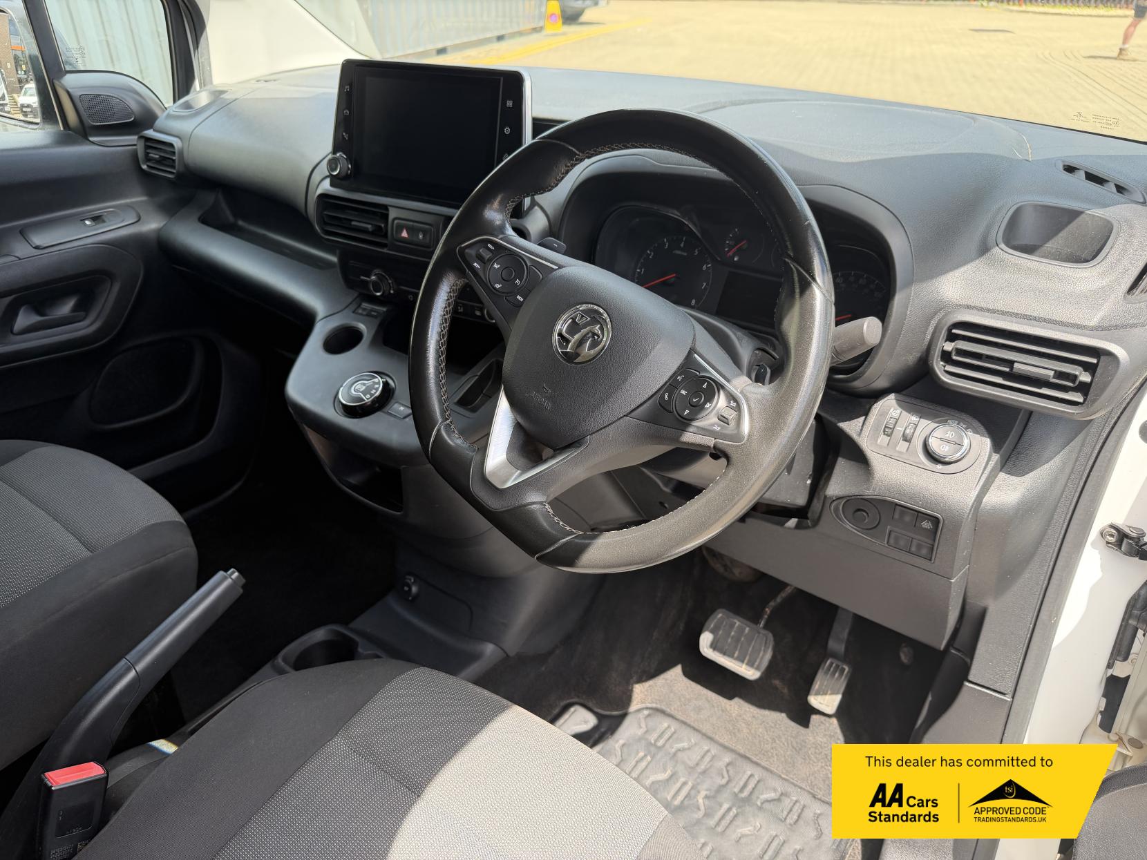 2021 Vauxhall Combo 1.5 Turbo D 2300 Edition Panel Van 4dr Diesel Auto L2 H1 Euro 6 (s/s) (130 ps) - Thumbnail 41