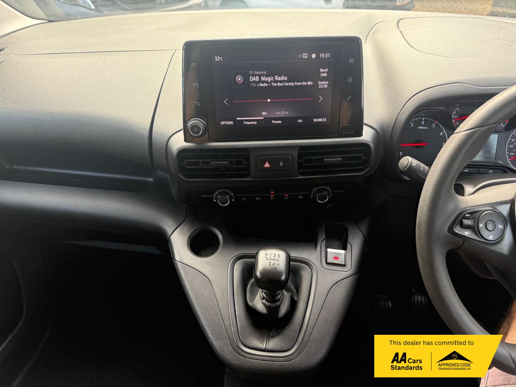 Vauxhall Combo 1.5 Turbo D 2300 Dynamic Panel Van 4dr Diesel Manual L2 H1 Euro 6 (100 ps)