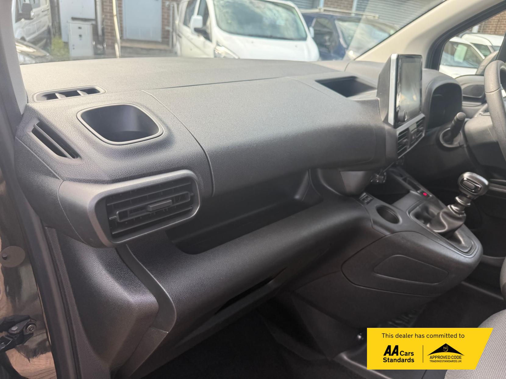 Vauxhall Combo 1.5 Turbo D 2300 Dynamic Panel Van 4dr Diesel Manual L2 H1 Euro 6 (100 ps)