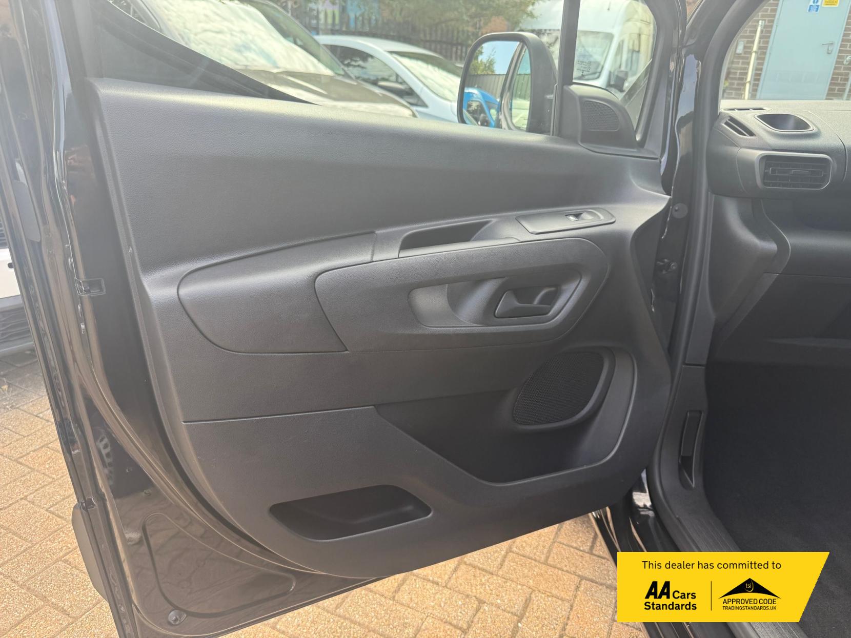 Vauxhall Combo 1.5 Turbo D 2300 Dynamic Panel Van 4dr Diesel Manual L2 H1 Euro 6 (100 ps)