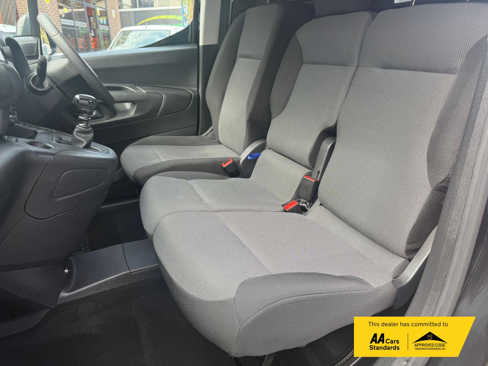 Vauxhall Combo 1.5 Turbo D 2300 Dynamic Panel Van 4dr Diesel Manual L2 H1 Euro 6 (100 ps)