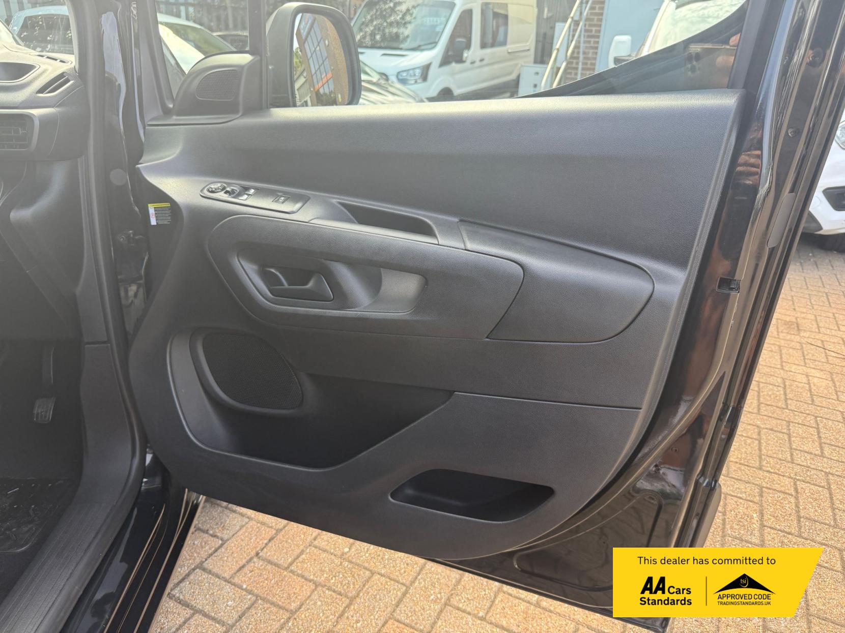 Vauxhall Combo 1.5 Turbo D 2300 Dynamic Panel Van 4dr Diesel Manual L2 H1 Euro 6 (100 ps)